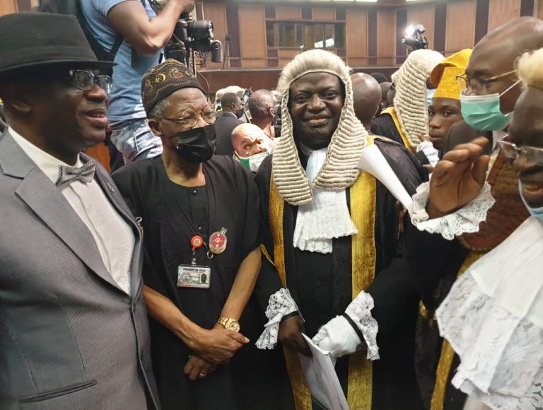 Taiwo-Kupolati-and-Dignitaries